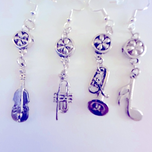 3/$15 2 pr Vintage Earrings NWOT instrument violin, trumpet,  horn, note pierced - Picture 1 of 3